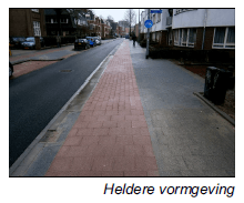 Een helder vormgegeven plek voor fietsers.