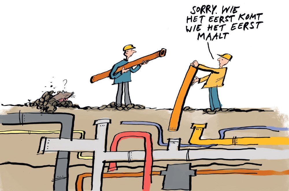 Er liggen veel leidingen in de grond, het lijkt erop alsof er geen leiding meer bij kan.