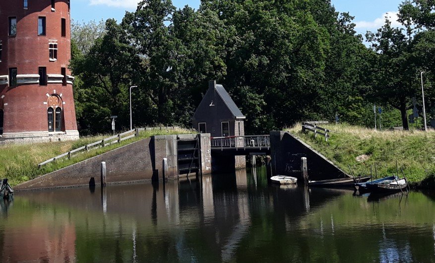 Foto van de Menistensluis