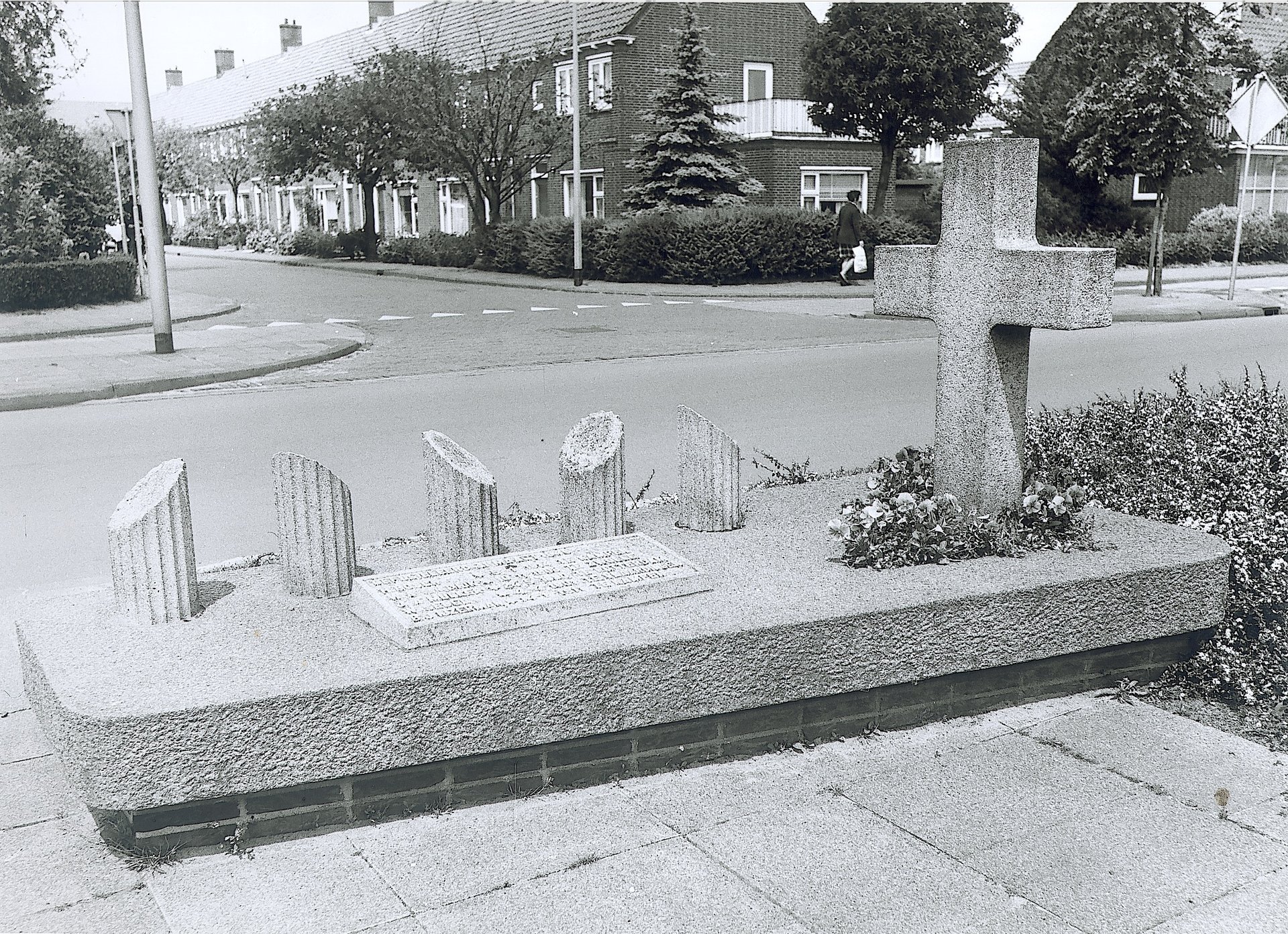 Foto van het Oorlogsmonument aan de Meppelerstraatweg