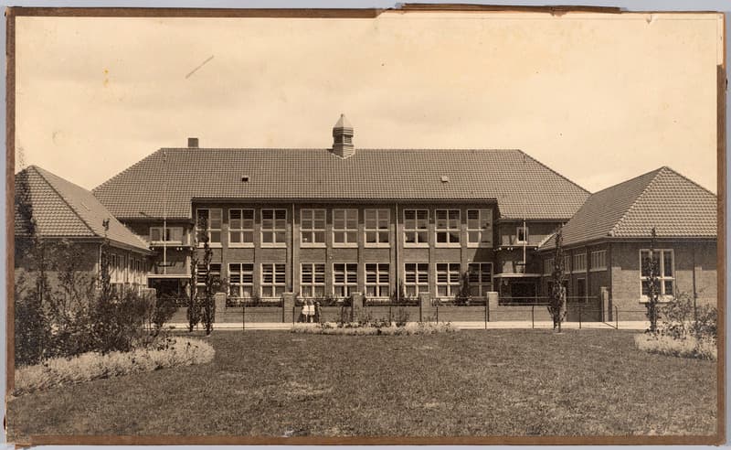 Koningin Emmaschool in de originele staat. (Collectie NAi)